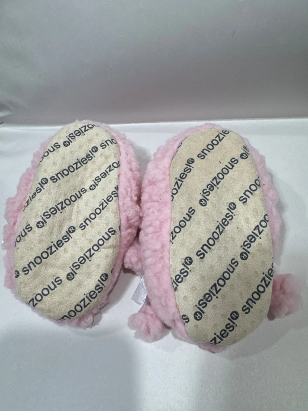 Snoozies baby girl slippers size 6-12 Monts